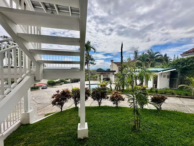 Escazú - Apartamento estudio 70m - tranquilidad y ubicación de lujo.