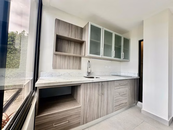 Escazú - Apartamento estudio 70m - tranquilidad y ubicación de lujo.