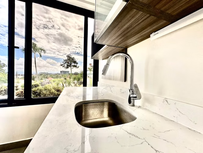 Escazú - Apartamento estudio 70m - tranquilidad y ubicación de lujo.