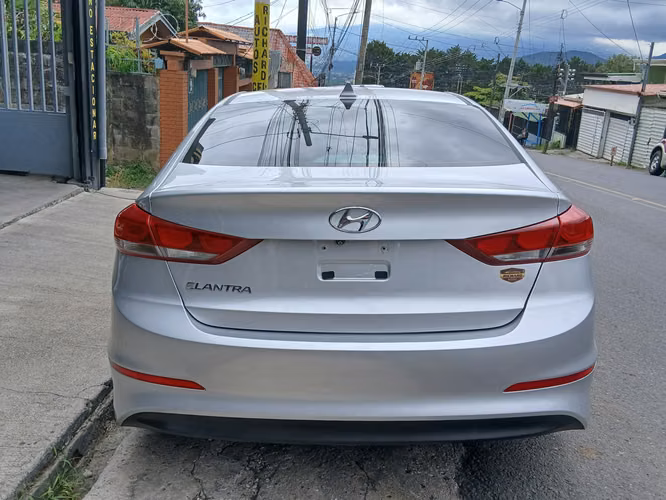 Hyundai elantra Se
