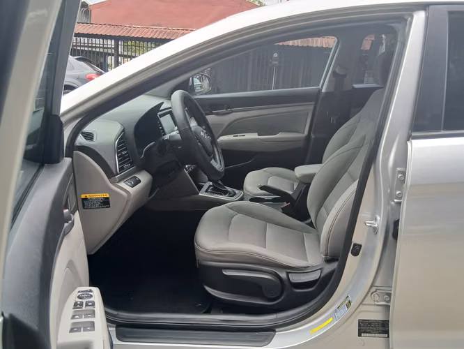 Hyundai elantra Se