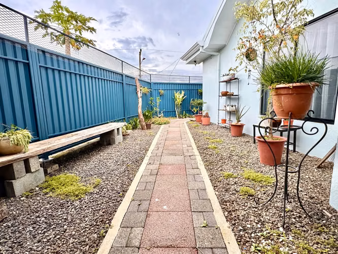 5 min de Grecia Centro: Espaciosa casa, un nivel del lujo, 5 recámaras-Barrio Latina