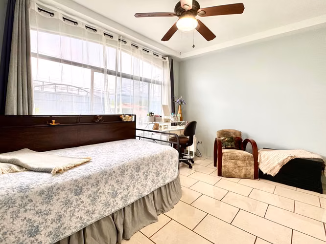 5 min de Grecia Centro: Espaciosa casa, un nivel del lujo, 5 recámaras-Barrio Latina