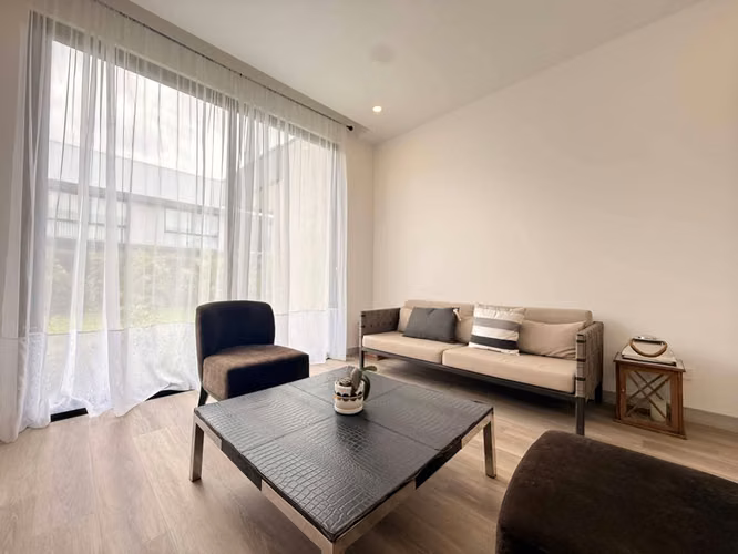 Venta de Exclusiva Casa de Dos Plantas en Condominio de Lindora | Amplios Espacios y Amenidades