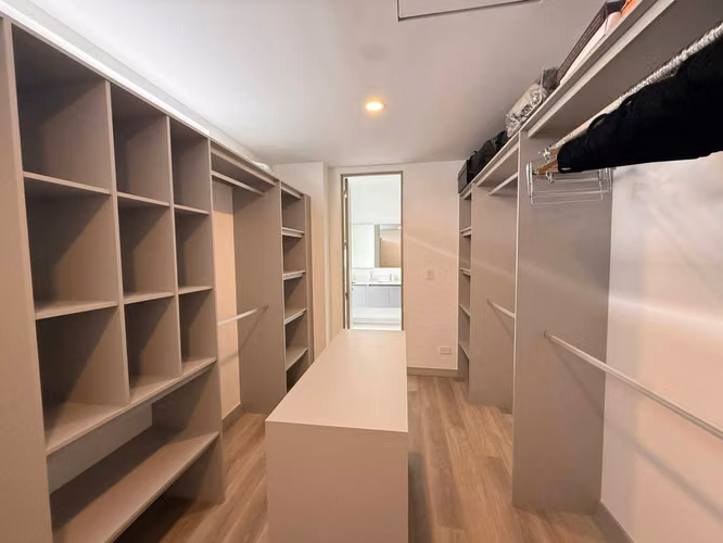 Venta de Exclusiva Casa de Dos Plantas en Condominio de Lindora | Amplios Espacios y Amenidades