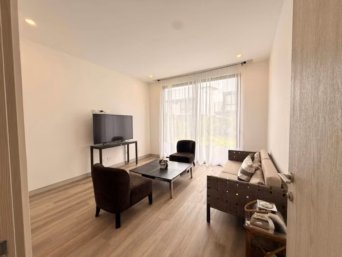 Venta de Exclusiva Casa de Dos Plantas en Condominio de Lindora | Amplios Espacios y Amenidades