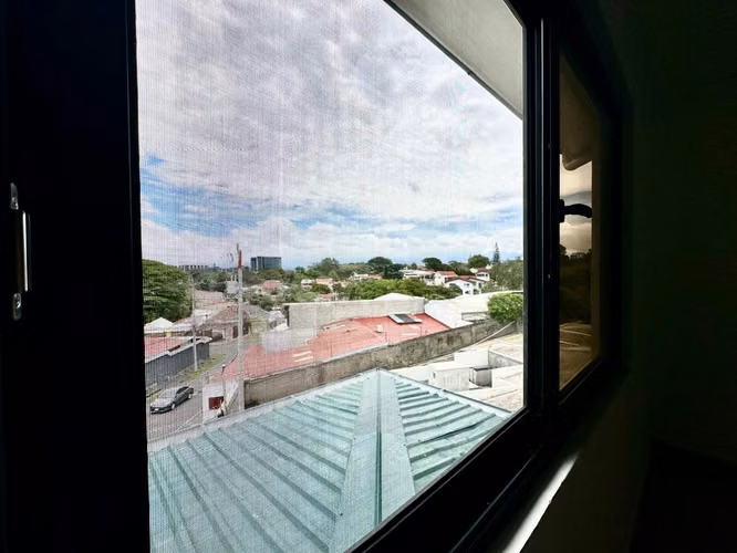 Escazú - Apartamento de 1 habitación de 100mt - Amplitud y tranquilidad - Imagen 11