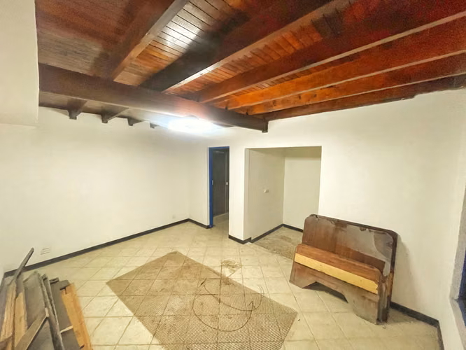 EDIFICIO CON 17 HABITACIONES Y USO DE SUELO MIXTO! P564