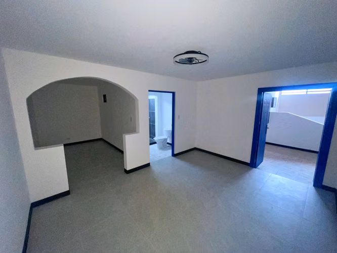 EDIFICIO CON 17 HABITACIONES Y USO DE SUELO MIXTO! P564