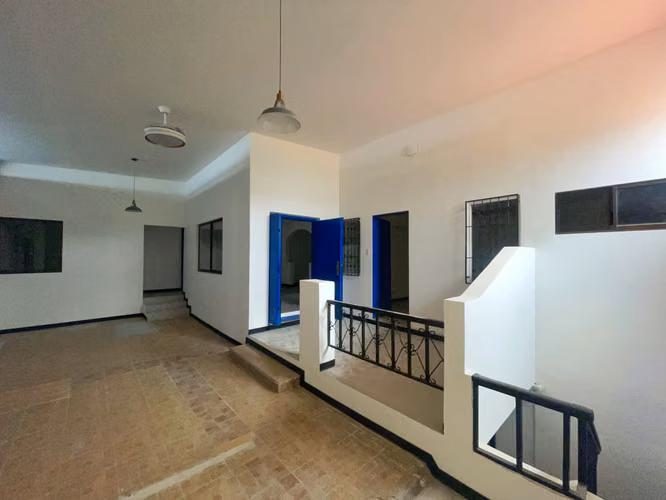 EDIFICIO CON 17 HABITACIONES Y USO DE SUELO MIXTO! P564