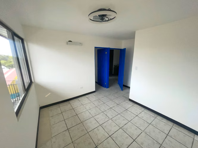 EDIFICIO CON 17 HABITACIONES Y USO DE SUELO MIXTO! P564