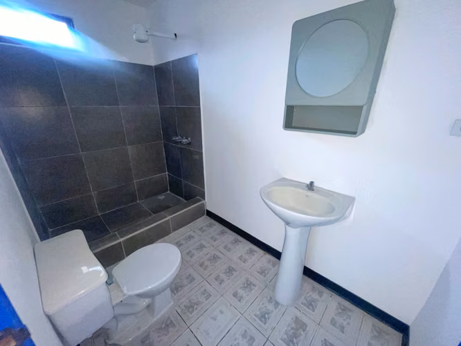 EDIFICIO CON 17 HABITACIONES Y USO DE SUELO MIXTO! P564