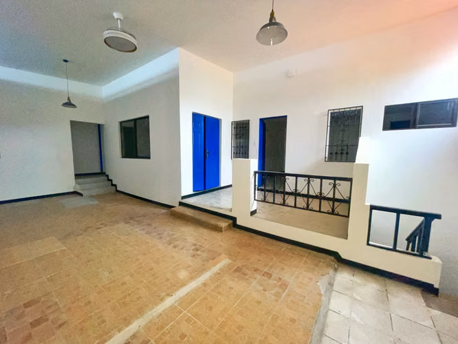 EDIFICIO CON 17 HABITACIONES Y USO DE SUELO MIXTO! P564