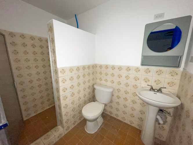 EDIFICIO CON 17 HABITACIONES Y USO DE SUELO MIXTO! P564