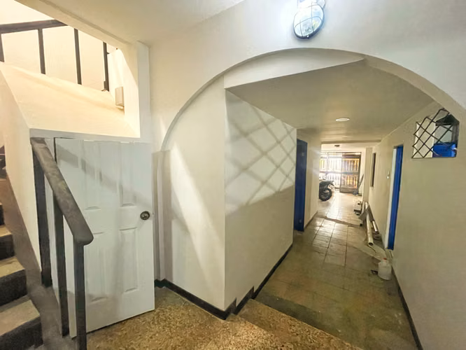 EDIFICIO CON 17 HABITACIONES Y USO DE SUELO MIXTO! P564