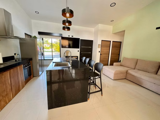 Venta de Casa de un Nivel con Piscina Privada en Bejuco – Totalmente Amoblada