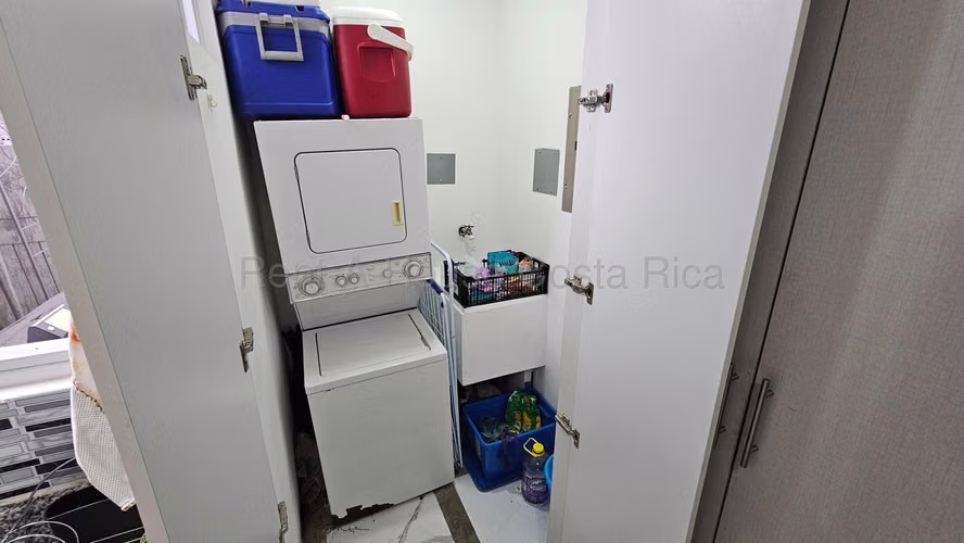 Moderna Casa en Condominio con Amenidades Premium en Ulloa de Heredia