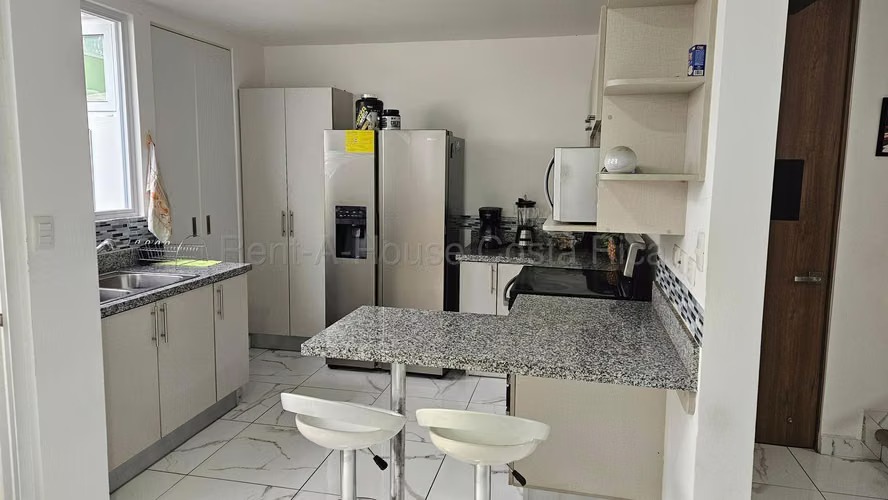 Moderna Casa en Condominio con Amenidades Premium en Ulloa de Heredia