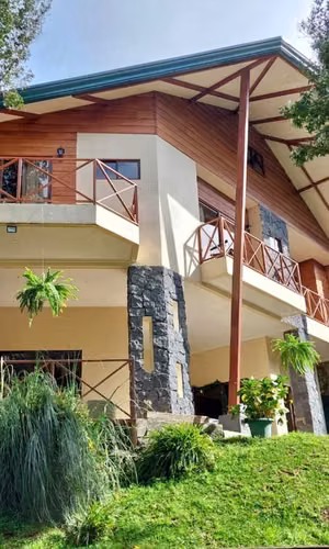 San Rafael de Heredia | Casa en Venta 5 HAB   Precio de Venta: $800,000
