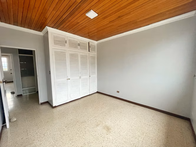 ALQUILER EN ROHRMOSER: CASA GRANDE CON JARDÍN! P371 - Imagen 9