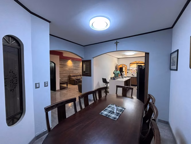 ¡Espaciosa Casa Familiar en Coronado! 4 Habitaciones, Patio de 75 m² y 2 Parqueos
