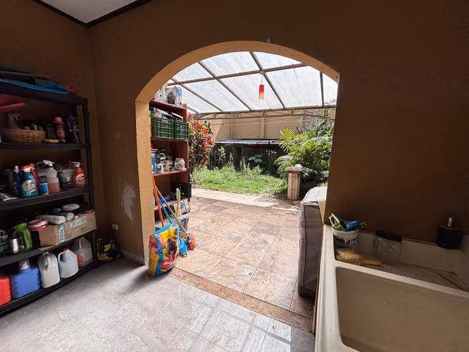 ¡Espaciosa Casa Familiar en Coronado! 4 Habitaciones, Patio de 75 m² y 2 Parqueos