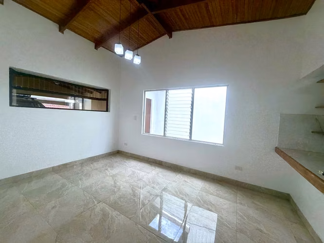 Venta de Casa en Mercedes Norte Heredia UN NIVEL – Amplios Espacios y Elegancia - Imagen 10