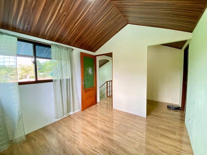 Casa de 3 Niveles en Venta en Barrio Jesús, Atenas - Imagen 17