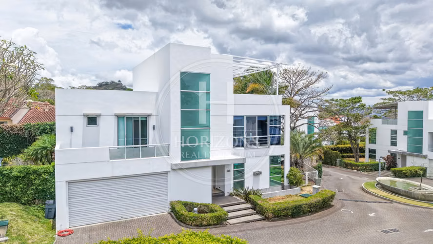 Casa de Lujo en Venta en Condominio DALUZ en Guachipelín, Escazú 4 NJA1389SB