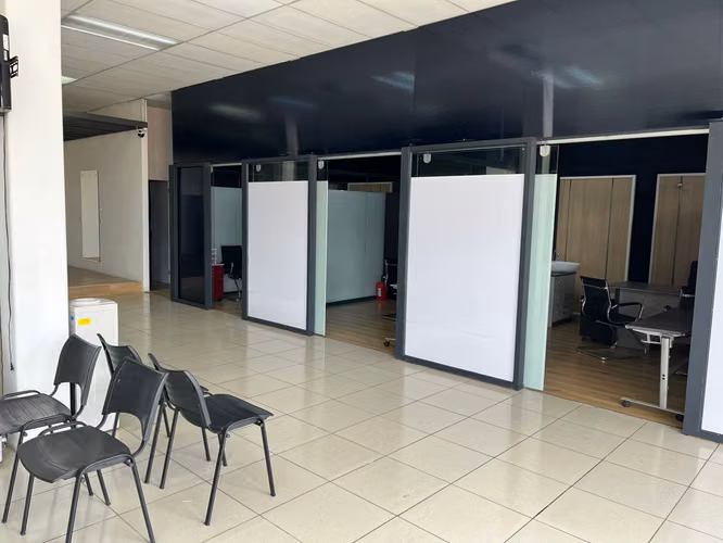 SE ALQUILA LOCAL COMERCIAL Y OFICINAS