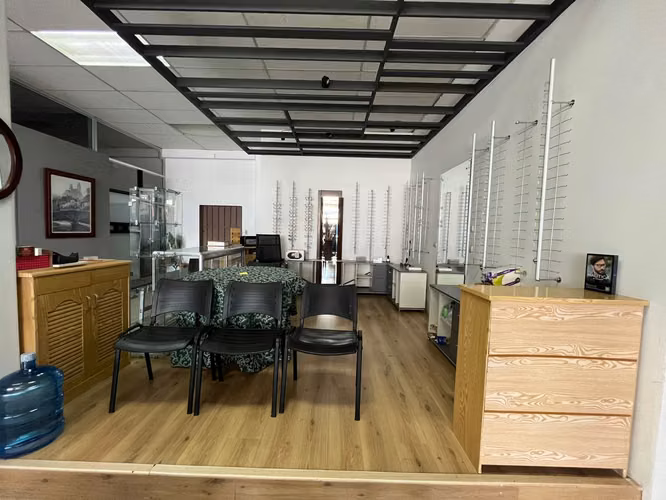 SE ALQUILA LOCAL COMERCIAL Y OFICINAS