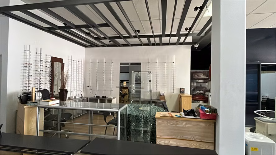 SE ALQUILA LOCAL COMERCIAL Y OFICINAS