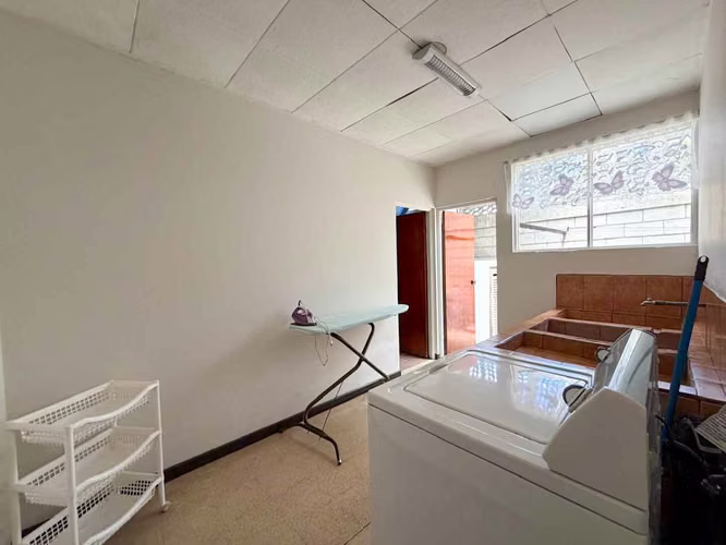 Venta de casa en Sabana Norte de un nivel con uso mixto y potencial de desarrollo - Imagen 11