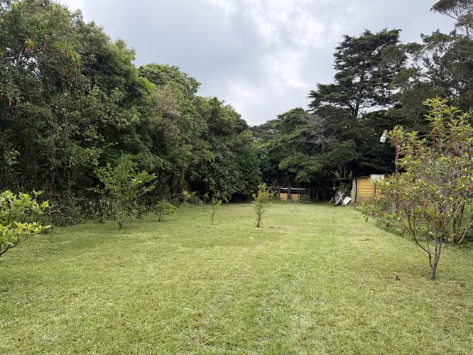 Vendo casa en Ángeles de San Rafael, Heredia. Propiedad 2.000 m2 con casa amplia - Imagen 4