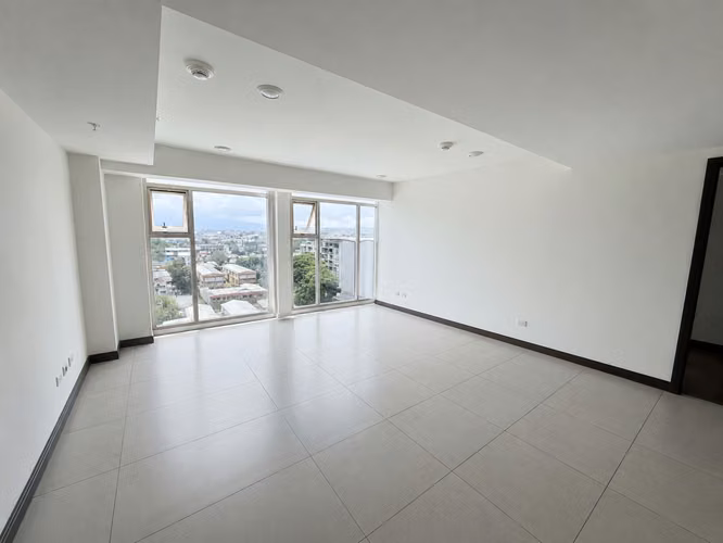 Venta apartamento en Torres Los Yoses | 2 habitaciones | 2 parqueos | Piso 12 | $225.000 - Imagen 2