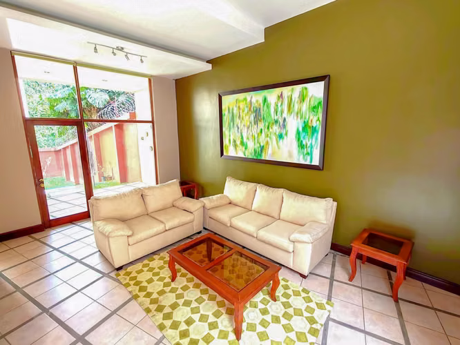 Se Alquila Casa amplia con Patio en Ayarco de Curridabat – cerca Mall Ciudad del este - Imagen 15