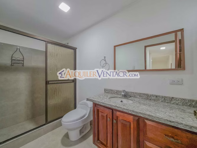 APARTAMENTO + BODEGA (CON USO SUELO ZMRC) EN SABANA SUR X TORRE UNIVERSAL