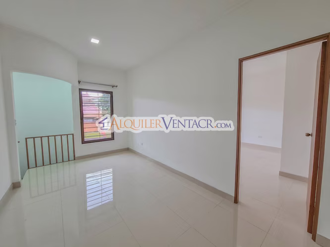 APARTAMENTO + BODEGA (CON USO SUELO ZMRC) EN SABANA SUR X TORRE UNIVERSAL