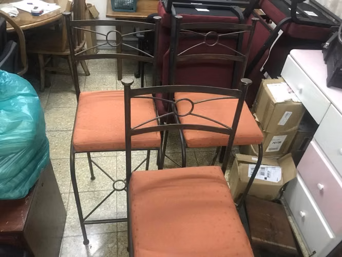3 Bancos Metálicos