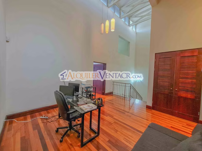 Trejos Montealegre x Avenida Escazú! Condominio de 311 m2 - Imagen 18