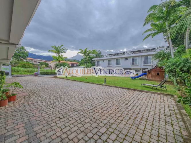 Trejos Montealegre x Avenida Escazú! Condominio de 311 m2 - Imagen 3
