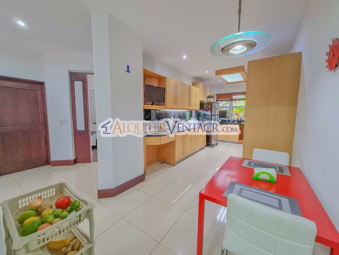 Trejos Montealegre x Avenida Escazú! Condominio de 311 m2 - Imagen 5