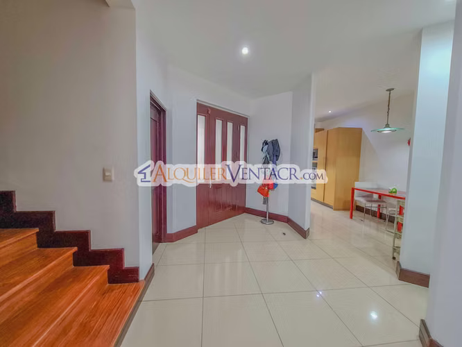 Trejos Montealegre x Avenida Escazú! Condominio de 311 m2 - Imagen 11