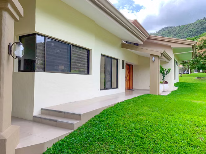 CASA DE 450 M2 DE UNA PLANTA CON 1.875 M2 DE LOTE EN SANTA ANA PIEDADES - Imagen 13