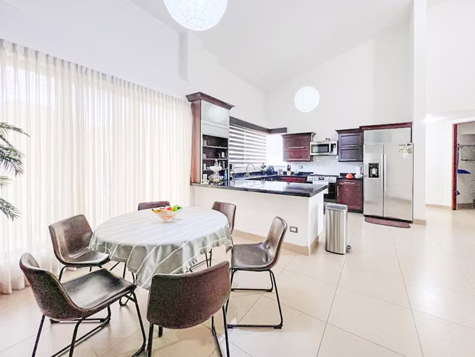 CASA DE 450 M2 DE UNA PLANTA CON 1.875 M2 DE LOTE EN SANTA ANA PIEDADES - Imagen 4