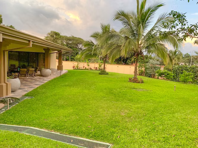 CASA DE 450 M2 DE UNA PLANTA CON 1.875 M2 DE LOTE EN SANTA ANA PIEDADES - Imagen 3