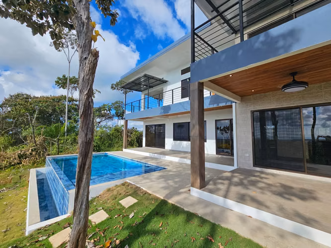 Parrita, Casa con vistas panorámicas al océano y piscina infinita. - Imagen 11