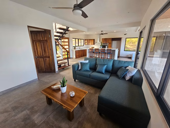 Parrita, Casa con vistas panorámicas al océano y piscina infinita. - Imagen 19