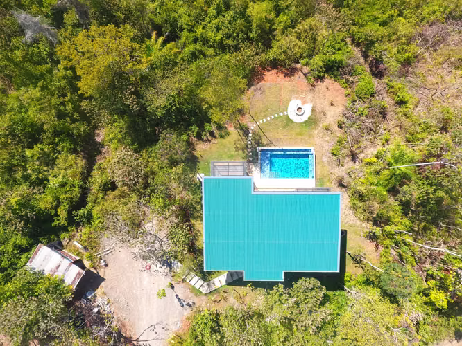 Parrita, Casa con vistas panorámicas al océano y piscina infinita. - Imagen 2