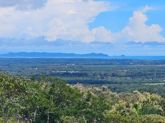 Parrita, Casa con vistas panorámicas al océano y piscina infinita. - Imagen 13